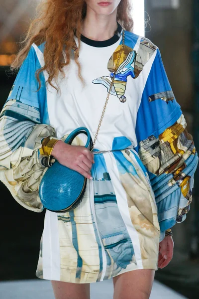 Look 3